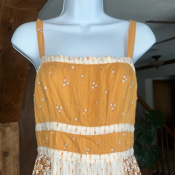 Aeropostale Size Medium Tie Back Milk Maid Style Dress Dark Yellow / Cream Tan - Picture 3 of 10